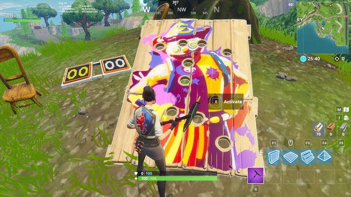 Trzecia plansza znajduje się w południowej części mapy, na zachód od Pagód Pomyślności i na wschód od Spawalni Spłuczek - Wyzwanie - Osiągnij wynik na karnawałowych planszach klaunów - Fortnite: Battle Royale - poradnik do gry