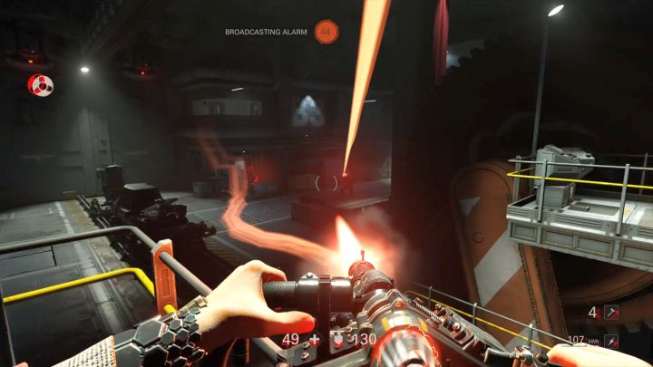 Gdy winda wyjedzie na górę, wykorzystaj przewagę wysokości, by załatwić część wrogów. - Winda i hangar | Roswell | Solucja Wolfenstein II: The New Colossus - Wolfenstein II: The New Colossus - poradnik do gry