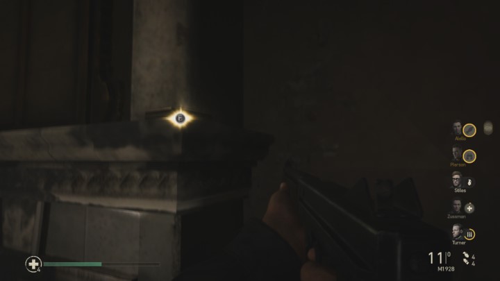 Przy kominku znajdziesz memento Cigarette Box - Call of Duty WW2: Przypadkowe ofiary - Pamiątki, sekrety, znajdźki - Call of Duty: WW2 - poradnik do gry