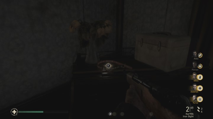 Na stojącej po lewej stronie komodzie, znajdziesz memento Dog Collar - Call of Duty WW2: S.O.E. - Pamiątki, sekrety, znajdźki - Call of Duty: WW2 - poradnik do gry