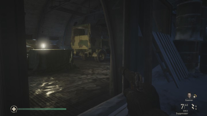 Wejdź do pomieszczanie z pojazdami wojskowymi - Call of Duty WW2: Zasadzka - Pamiątki, sekrety, znajdźki - Call of Duty: WW2 - poradnik do gry