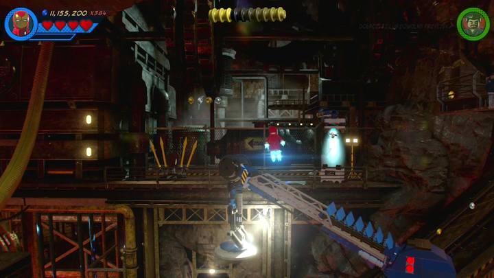 Czwarty minizestaw znajduje się na balkonie, bezpośrednio nad dźwigiem - Sekrety Misja 4 - Małpie figle | LEGO Marvel Super Heroes 2 - LEGO Marvel Super Heroes 2 - poradnik do gry