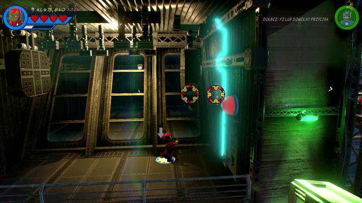 Trzeci plakat znajdziesz na balkonie, do którego rzucałeś tarczą Kapitana Ameryki - Sekrety Misja 5 - Hydra, wredna wydra | LEGO Marvel Super Heroes 2 - LEGO Marvel Super Heroes 2 - poradnik do gry