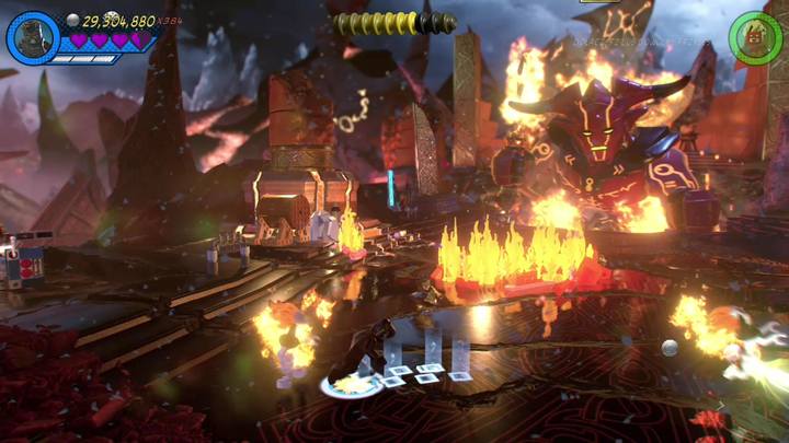 Po zniszczeniu pierwszego posągu po lewej stronie zauważysz zagadkę na ziemi - Sekrety Misja 7 - Nerwowa natura Surtura | LEGO Marvel Super Heroes 2 - LEGO Marvel Super Heroes 2 - poradnik do gry