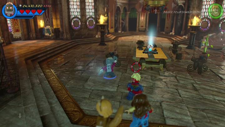Będąc w komnacie podejdź do stołu w centralnej jej części i jako Star Lord rzuć minę grawitacyjną w stronę wzmacniacza - Sekrety Misja 7 - Nerwowa natura Surtura | LEGO Marvel Super Heroes 2 - LEGO Marvel Super Heroes 2 - poradnik do gry