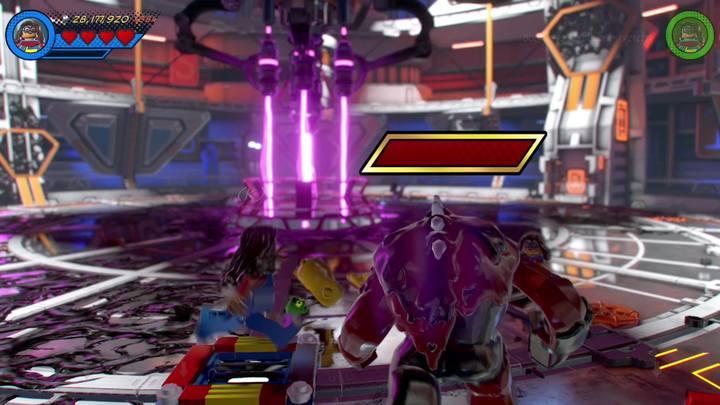 W miejscu pokazanym na obrazku znajdziesz kratkę, która prowadzi na niższy poziom laboratorium - Sekrety Misja 11 - Powrót do przyszłości | LEGO Marvel Super Heroes 2 - LEGO Marvel Super Heroes 2 - poradnik do gry