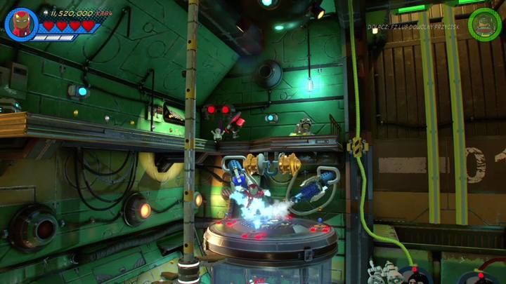 Na balkonie, powyżej zbiornika znajduje się uwięziony Stan Lee - Sekrety Misja 13 - Błądzić jest rzeczą nieludzką | LEGO Marvel Super Heroes 2 - LEGO Marvel Super Heroes 2 - poradnik do gry