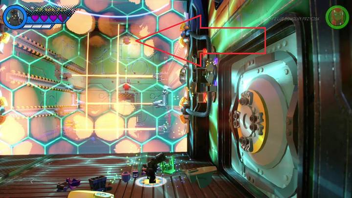 Piąty minizestaw znajduje się po prawej stronie lokacji, na balkonie - Sekrety Misja 13 - Błądzić jest rzeczą nieludzką | LEGO Marvel Super Heroes 2 - LEGO Marvel Super Heroes 2 - poradnik do gry