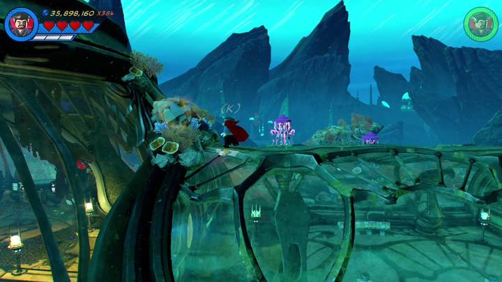 Po zebraniu minizestawu z numerkiem siódmym, wskocz na szklaną osłonę/tunel, z którego wyszedłeś - Sekrety Misja 16 - Torg-Nado | LEGO Marvel Super Heroes 2 - LEGO Marvel Super Heroes 2 - poradnik do gry