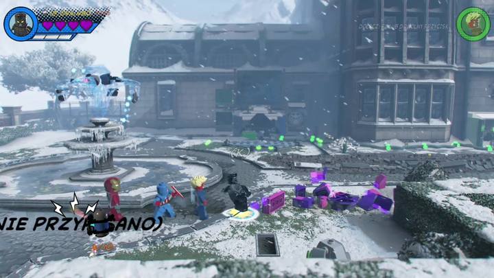 Obok fontanny znajdziesz zagadkę dla Czarnej Pantery - Sekrety Misja 18 - Główka pracuje | LEGO Marvel Super Heroes 2 - LEGO Marvel Super Heroes 2 - poradnik do gry