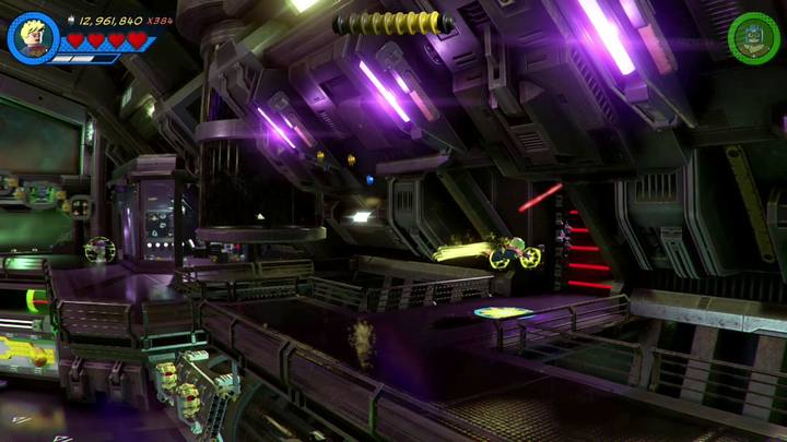 Po zniszczeniu dwóch ostatnich hologramów wejdź na balkon i zmień postać na Czarną Wdowę - Sekrety Misja 19 - Na ostrzu miecza | LEGO Marvel Super Heroes 2 - LEGO Marvel Super Heroes 2 - poradnik do gry