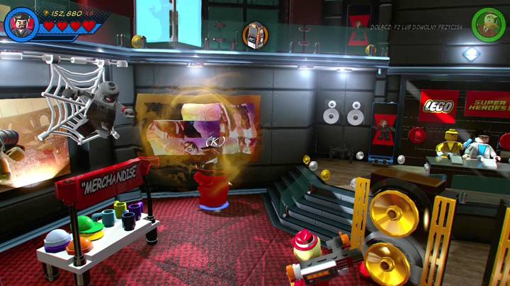 Podejdź do pomieszczanego plakatu Gwenpool i zmień postać na Doktora Strange - Misja 4 - Konwent wbrew konwencjom | Misje Gwenpool | Solucja - LEGO Marvel Super Heroes 2 - poradnik do gry