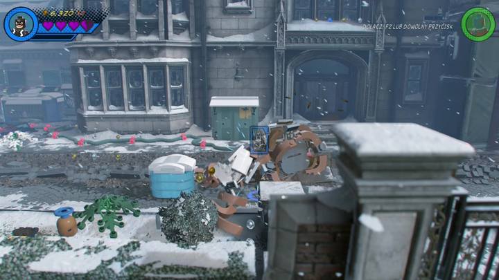 Po odzyskaniu panowania nad postacią, zmień ją na Black Bolta i zniszcz szklany pojemnik znajdujący się przed drzwiami głównymi - Misja 18 - Główka pracuje | Solucja LEGO Marvel Super Heroes 2 - LEGO Marvel Super Heroes 2 - poradnik do gry