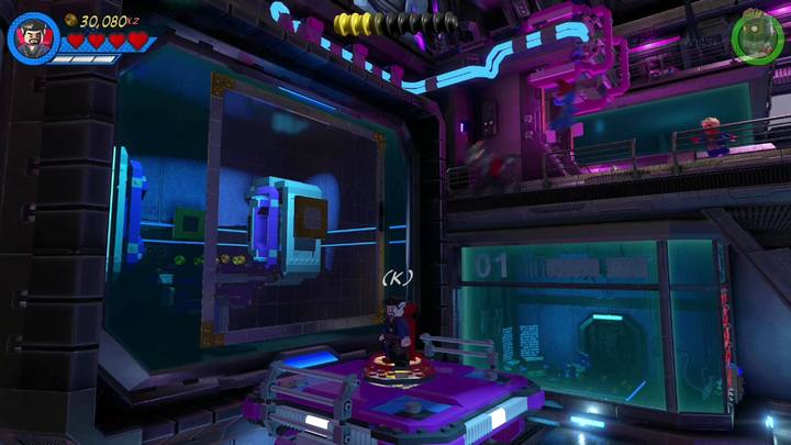 Po aktywacji przycisku zmień postać na Doktora Strange i zejdź na windę niżej - Misja 20 - Poza czasem | Solucja LEGO Marvel Super Heroes 2 - LEGO Marvel Super Heroes 2 - poradnik do gry