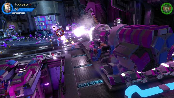 Po wykonanej robocie wróć przez portal, wleć na górę i zacznij kontrolować uprzednio zhakowane działo - Misja 20 - Poza czasem | Solucja LEGO Marvel Super Heroes 2 - LEGO Marvel Super Heroes 2 - poradnik do gry