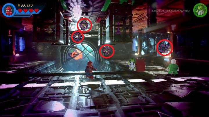 Następnie korzystając z postaci potrafiącej strzelać (na przykład Spider-Man), ustaw celownik na wszystkich czterech postaciach pokazanych na obrazku - Misja 8 - Po runach do celu | Solucja LEGO Marvel Super Heroes 2 - LEGO Marvel Super Heroes 2 - poradnik do gry