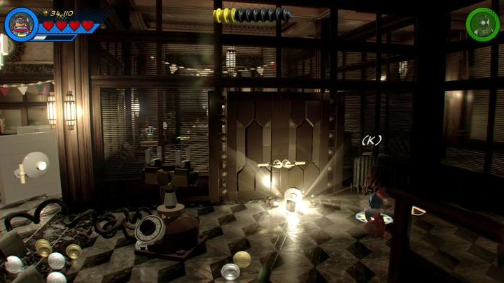 Z rozsypanych na ziemi klocków stwórz małą platformę dla Ms - Misja 9 - Czarno na białym | Solucja LEGO Marvel Super Heroes 2 - LEGO Marvel Super Heroes 2 - poradnik do gry