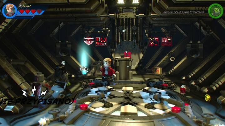 Po przedostaniu się na dolny pokład podejdź do miejsca pokazanego na obrazku jako Star Lord i użyj miny grawitacyjnej na wymaganym elemencie (przycisk akcji specjalnej) - Misja 1 - Czy ktoś pokona Esona? | Solucja LEGO Marvel Super Heroes 2 - LEGO Marvel Super Heroes 2 - poradnik do gry