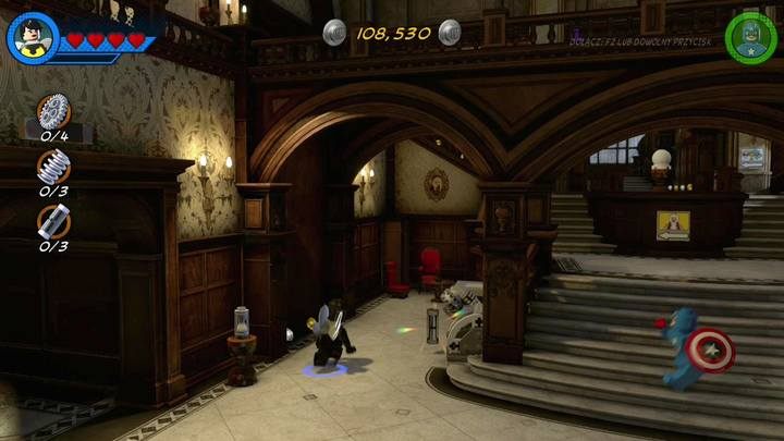 Pierwsza część - pojemnik, znajduje się w holu obok schodów - Misja 2 - Z Avengers dookoła świata | Solucja LEGO Marvel Super Heroes 2 - LEGO Marvel Super Heroes 2 - poradnik do gry