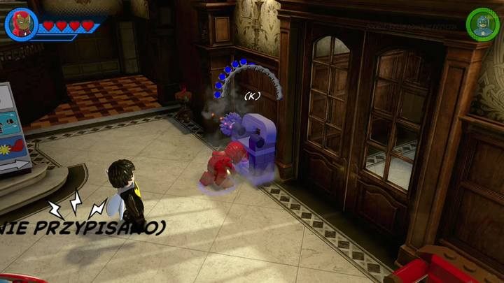 Korzystając z Iron Mana zbuduj z odnalezionych wcześniej części konsolę, oraz napraw cale urządzenie poprzez naciskanie przycisków pojawiających się na ekranie - Misja 2 - Z Avengers dookoła świata | Solucja LEGO Marvel Super Heroes 2 - LEGO Marvel Super Heroes 2 - poradnik do gry