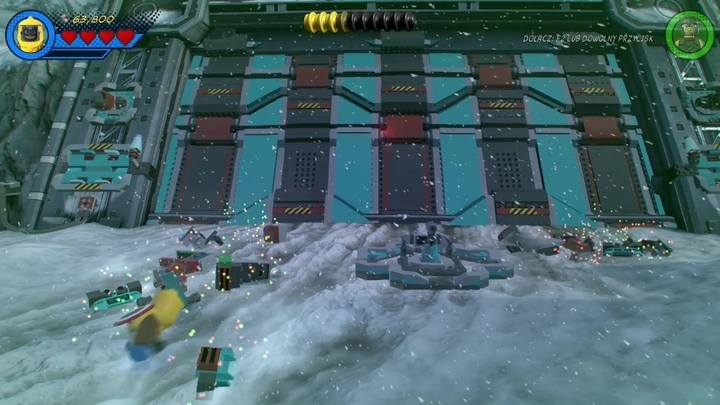 Po aktywacji drugiego radaru udaj się na środek lokacji, w której znajdziesz rozsypane na ziemi klocki - Misja 2 - Z Avengers dookoła świata | Solucja LEGO Marvel Super Heroes 2 - LEGO Marvel Super Heroes 2 - poradnik do gry