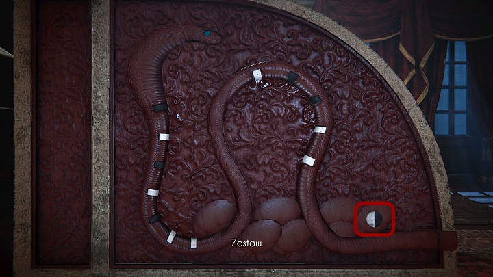 Dalej przenieś się na lewą stronę, by zbadać zewnętrzną część tego boku biurka - Odkryj tajemnicę biurka w bibliotece | Solucja Black Mirror - Black Mirror - solucja, poradnik