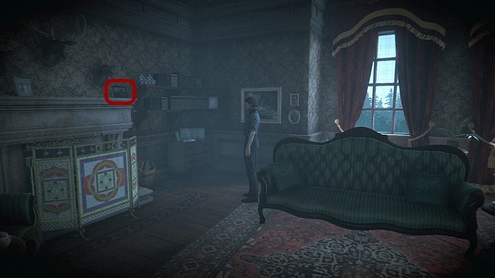 Zainteresuj się stojącym na nim (po prawej) oprawionym zdjęciem rodzinnym - Dowiedz się, kim był chłopiec z wizji | Solucja Black Mirror - Black Mirror - solucja, poradnik