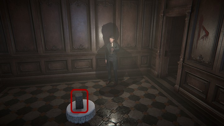 Tak wrócisz do pokoju, w którym na środku stoi okrągły stolik z białym obrusem, a na tymże stoliku tym razem będzie stać druga podłużna figurka - Znajdź Andrew | Solucja - Black Mirror - solucja, poradnik