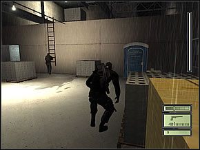 Kiedy on będzie wychodził na górę, Ty masz skoczyć i chwycić się rękami końca ściany - Etap 3 | Kalinatek | Tom Clancys Splinter Cell - Tom Clancys Splinter Cell - poradnik do gry