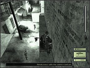 Gdy drugi strażnik ten dalej będzie odwrócony plecami, a pierwszy (spod liny) nie będzie mógł Cię zauważyć, z rozbiegu przeskocz ze zwężenia na sąsiednią półkę i biegnij dalej przed siebie, na ciemny daszek - Etap 1 (1) | Chinese Ambassy | Tom Clancys Splinter Cell - Tom Clancys Splinter Cell - poradnik do gry