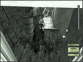 Teraz po schodach na dół i dalej przez drzwi na balkon nad ubikacją - Etap 1 (2) | Abattoir | Tom Clancys Splinter Cell - Tom Clancys Splinter Cell - poradnik do gry