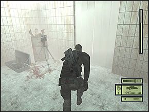 W nowym pomieszczeniu przejdź do drugich drzwi, jednak sprawdź co robi strażnik stojący po ich drugiej stronie - Etap 1 (3) | Abattoir | Tom Clancys Splinter Cell - Tom Clancys Splinter Cell - poradnik do gry