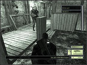 Chowając się w pierwszej stajence wystrzel wabik w stronę korytarza i ruszaj dalej - Etap 2 (1) | Abattoir | Tom Clancys Splinter Cell - Tom Clancys Splinter Cell - poradnik do gry