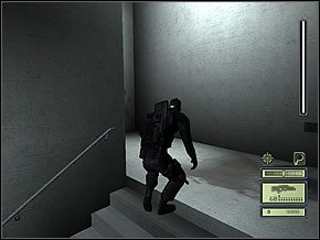 Po cichu skręć w budki strażnika na lewo i jeśli chcesz zabierz apteczkę - Etap 1 | Kalinatek | Tom Clancys Splinter Cell - Tom Clancys Splinter Cell - poradnik do gry