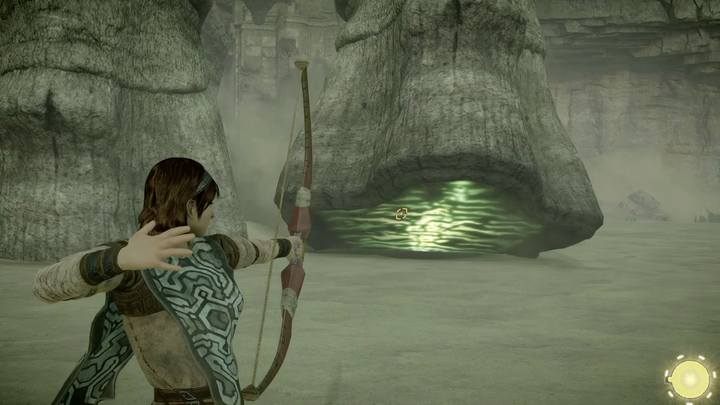 Przejdź za oponenta i celuj w spód jego stóp, gdy unosi je w trakcie ruchu - dostrzeżesz tam zielone punkty (nie ma znaczenia, którą nogę obierzesz) - Kolos 2 - Quadratus | Solucja Shadow of the Colossus - Shadow of the Colossus - poradnik do gry