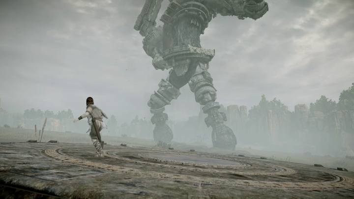 W pierwszym kroku musisz znaleźć przy środku areny stalową płytę na ziemi - Kolos 3 - Gaius | Solucja Shadow of the Colossus - Shadow of the Colossus - poradnik do gry