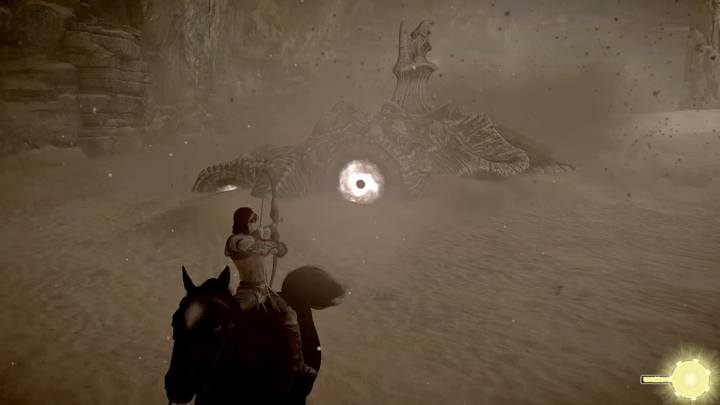 Na arenie wewnątrz piaszczystej jaskini znajdziesz kolosa - jaszczura, który pływa w piasku - Kolos 10 - Dirge | Solucja Shadow of the Colossus - Shadow of the Colossus - poradnik do gry