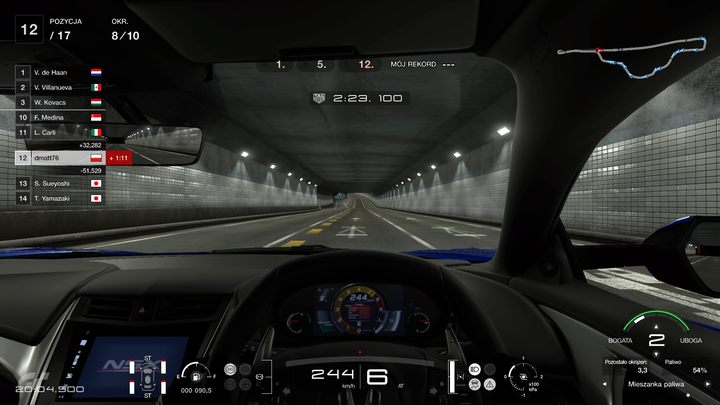 W kokpicie HUD nie jest aż tak wygodny do zerkania. - Widok i kamera w Gran Turismo Sport? - Gran Turismo Sport - poradnik do gry