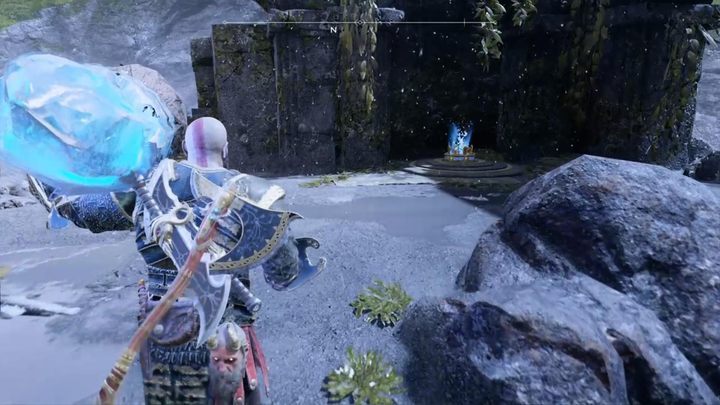 Komentarz: Musisz zanieść kryształ aż na samą górę, a odsłonisz szczelinę z wrogami - God Of War: Posterunek Elfów Światła - lista sekretów i znajdziek - God Of War - poradnik do gry