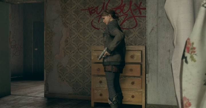 Ważne, by nie zapomnieć zabrać ze sobą broni po zmianie ubrania - jej brak ogranicza możliwości interakcji. - Wielka ucieczka | Kara | Solucja Detroit Become Human - Detroit Become Human - poradnik do gry