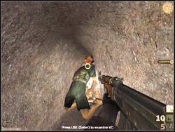 Aby Vietcong nie mógł już podsłuchiwać informacji załóż ładunki wybuchowe na radio (wystarczy, że jeszcze raz klikniesz na nim ENTERem) - OPERATION TIN-CAN cz.5 | Vietcong - Vietcong - poradnik do gry