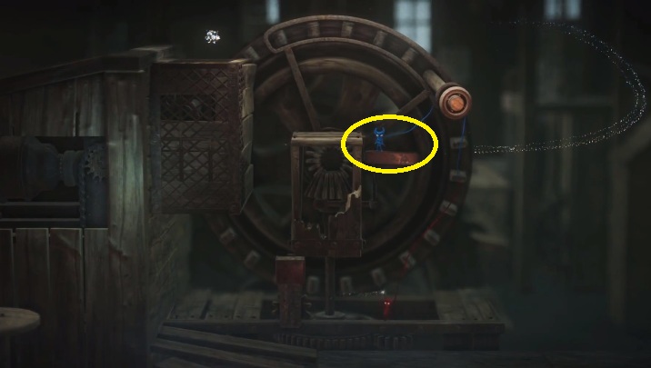 Gdy to zrobisz wejdź niebieskim bohaterem na górę, a czerwonym przesuń dolną zakładkę turbiny - Jak przejść przez turbinę na poziomie At the Rapids w Unravel 2? - Unravel 2 - poradnik do gry