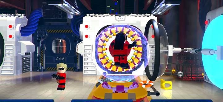 Na statku rozpocznij od zniszczenia obiektów w prawej części pomieszczenia i przebudowie ich - Poziom 6 - Zatarg ze Zniewalaczem | Opis przejścia LEGO Iniemamocni - LEGO Iniemamocni - poradnik do gry