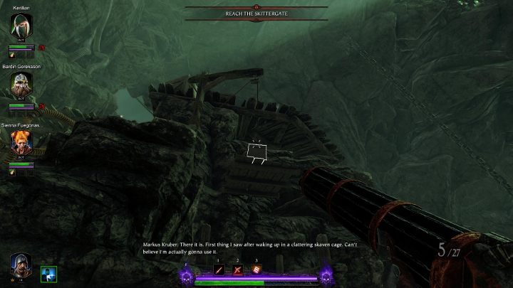 Na linie wisi skrzynka - musisz strzelić w linę, aby spuścić skrzynię na dół - Grymuary w akcie III gry Warhammer Vermintide 2 - Warhammer Vermintide 2 - poradnik do gry