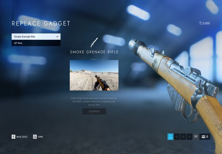 Zdjęcie przedstawia granatnik karabinowy dymny. Jest to przedmiot klasowy należący do medyka. - Porady ogólne do Battlefield 5 - Battlefield V - poradnik do gry