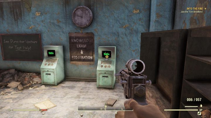 W budynku odszukaj komputer, a następnie wybierz opcję przystąpienia do sprawdzianu wiedzy - W ogień - Solucja do Fallout 76 - Fallout 76 - poradnik do gry