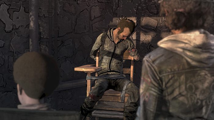 Jeszcze chwilę przed zaczęciem przesłuchania zbierzcie dwie znajdźki w tym obszarze - School Pennant i Sketch Board, oraz wejdźcie w interakcję z Rosie - Solucja Rozdział 1 Broken Toys Epizod 3 - Walking Dead Ostatni sezon - The Walking Dead The Final Season - poradnik do gry