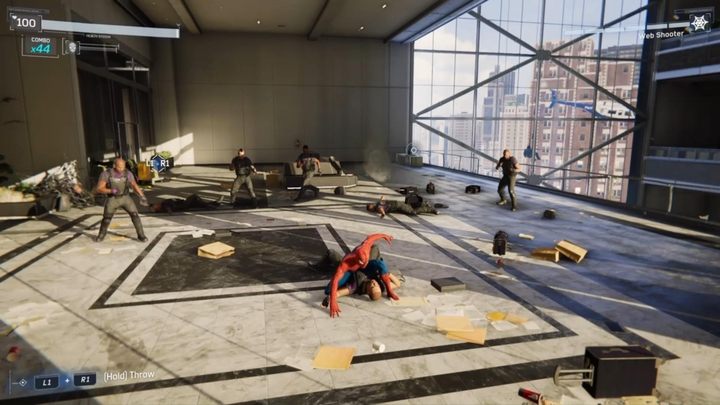 Wrogów jest sporo, więc zachowajcie czujność i w razie potrzeb starajcie się leczyć - Marvels Spider-Man: Wydarzenie wieczoru (The Main Event) - solucja, opis przejścia - Marvels Spider-Man - poradnik do gry