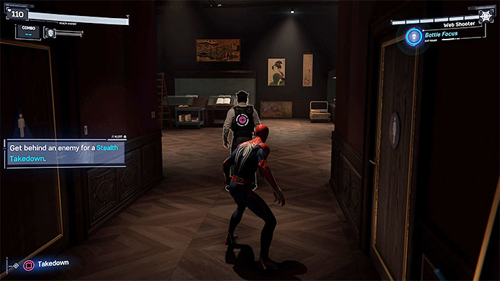 Zeskoczcie teraz na dół, zaczajcie się za plecami wroga i niepostrzeżenie go ogłuszcie atakiem z zaskoczenia (Stealth Takedown) - Marvels Spider-Man: Nie dotykać eksponatów (Dont Touch the Art) - solucja, opis przejścia - Marvels Spider-Man - poradnik do gry