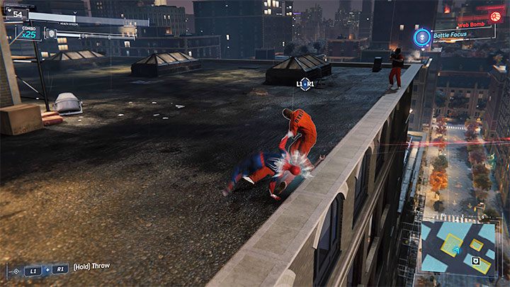 Na dachach przebywają wrogowie z wyrzutniami rakiet i pozbycie się ich to kolejny cel misji - Marvels Spider-Man: Pod rynnę (Into the Fire) - solucja, opis przejścia - Marvels Spider-Man - poradnik do gry